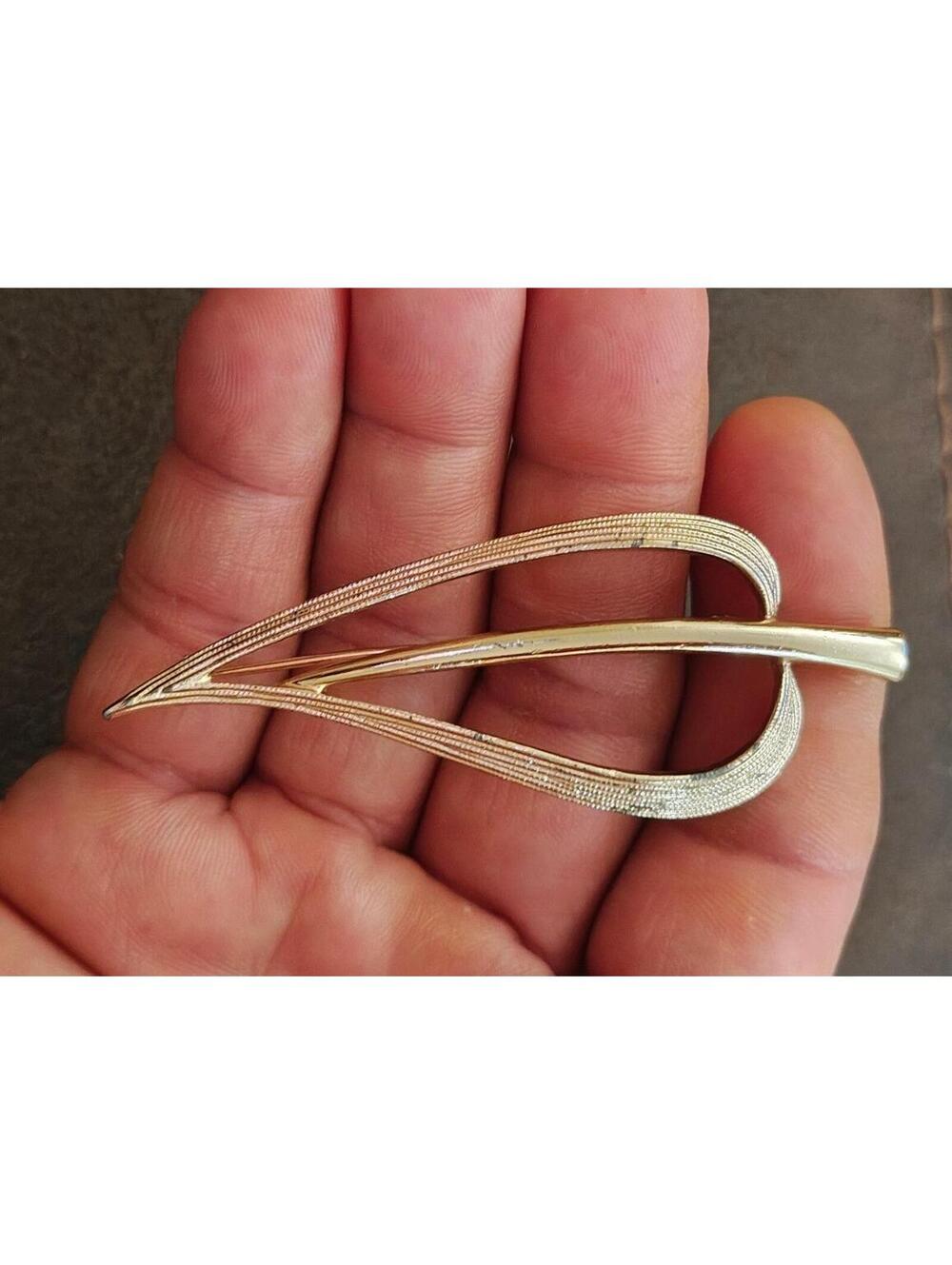 1960s Signed Sarah Coventry "Simplicity" Open Leaf Brooch